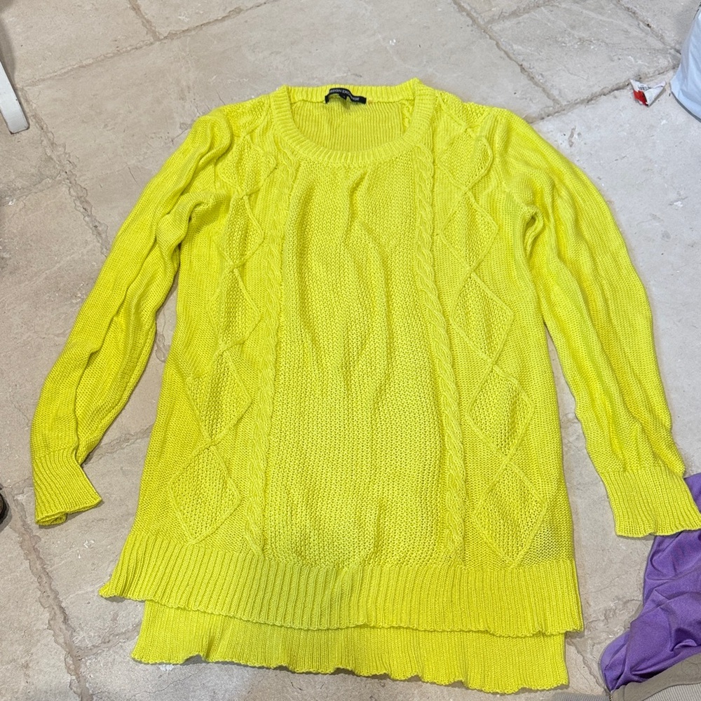🔴 5 for $25 Foreign exchange Bright Yellow Cable Knit Sweater Sz M